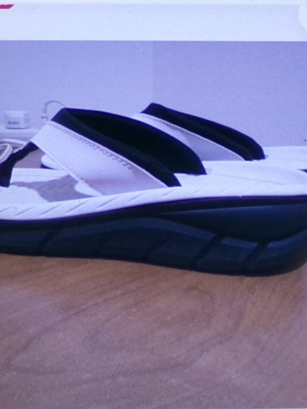 AVIA Hightail Platform Thongs Size 8 Black/White